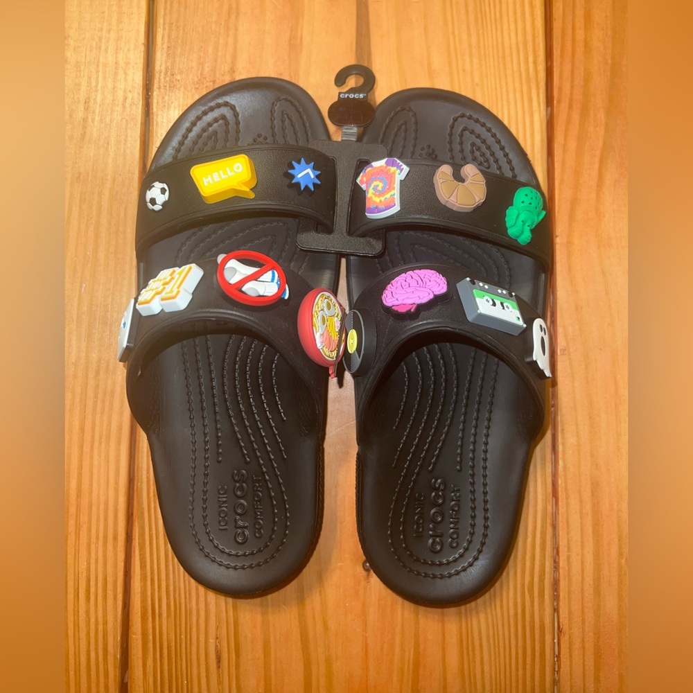 CROCS unisex Black Slide Sandals with charms. Men’s 6 women’s 8